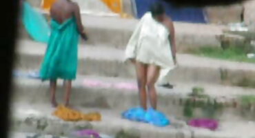 sex trương ngọc trúc quỳnh Cô trải dài trên dương vật của một người phim xx đàn ông trẻ hơn.